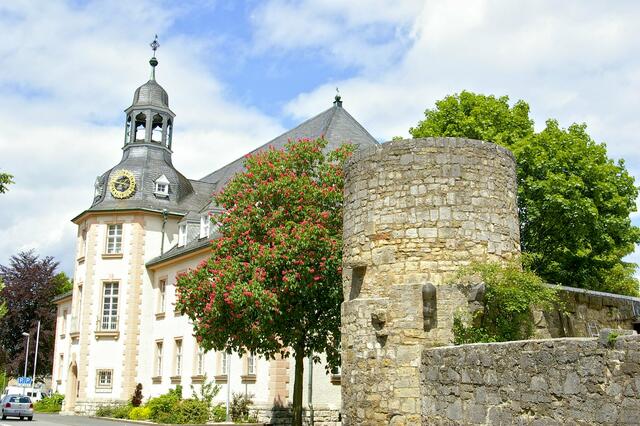 Amtsgericht mit Stadtmauer