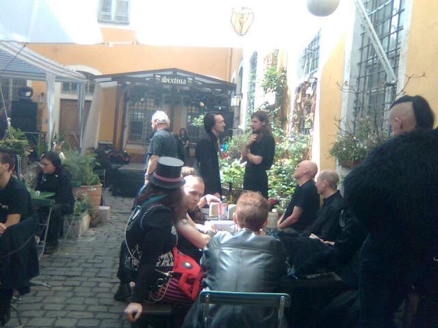 Blick in den Innenhof der Kneipe