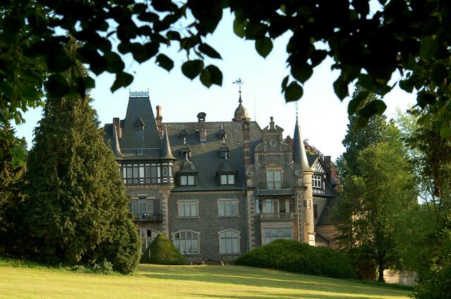 Schloss Rauisch-Holzhausen, Eigentum der Universität Giesen