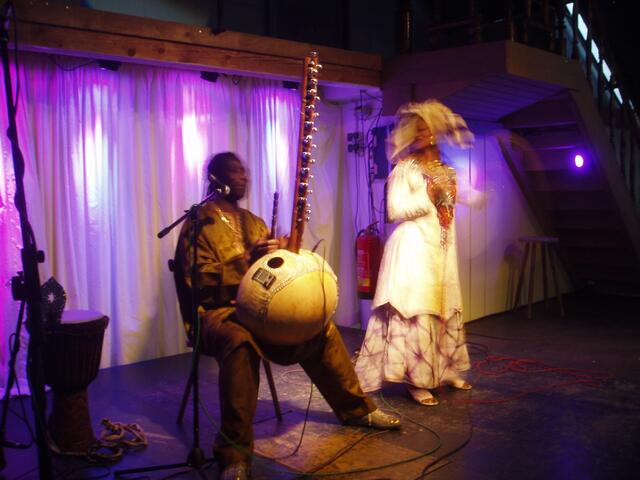 Bewegendes sinnliches Konzert mit AICHA KOUYATE und DJELIA (Mali/Guinea)