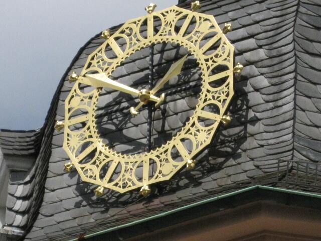 die Uhr