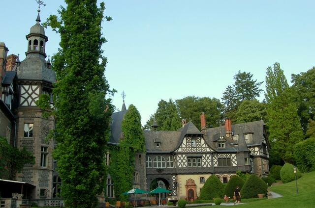 Schloss Rauisch-Holzhausen, Cafe sonntags geöffnet