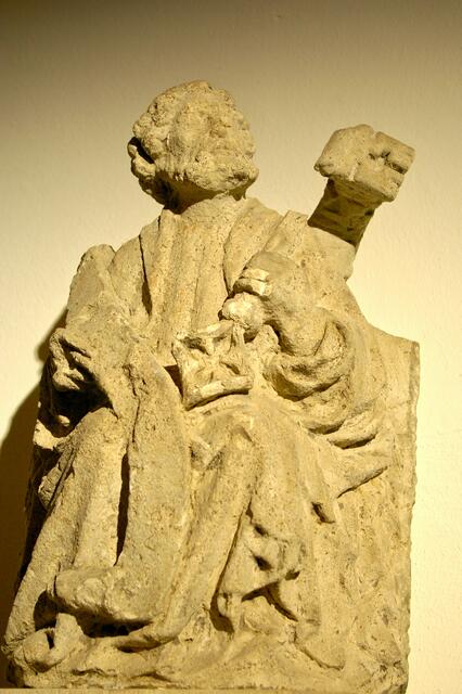 Figur mit Himmelsschlüssel