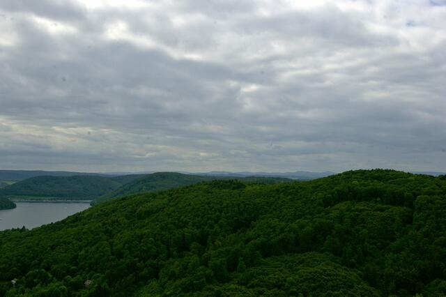 hinten das Rothaargebirge