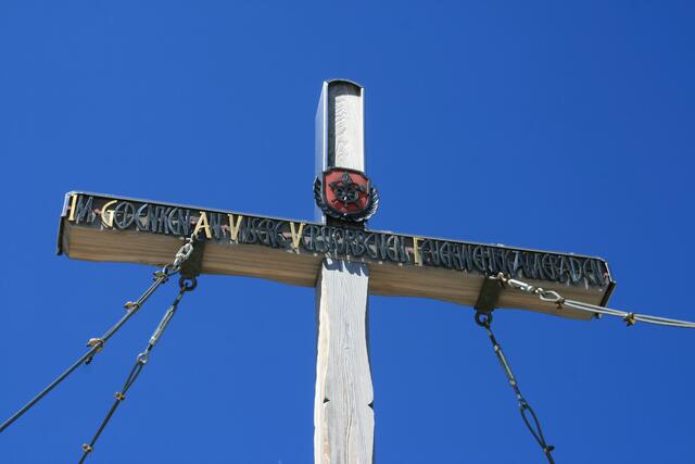 2037 m: das Gipfelkreuz