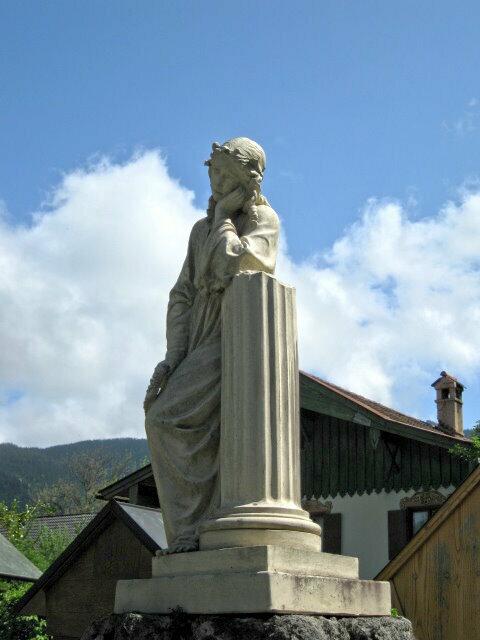 Figur auf dem Friedhof