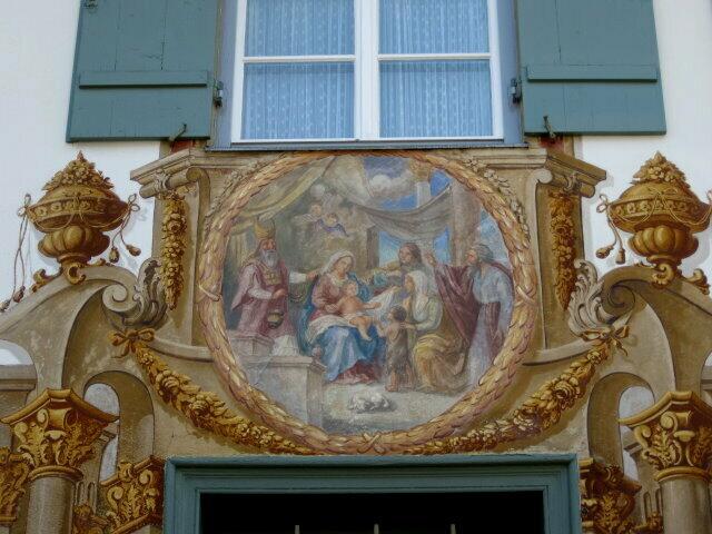 Detail über der Türe