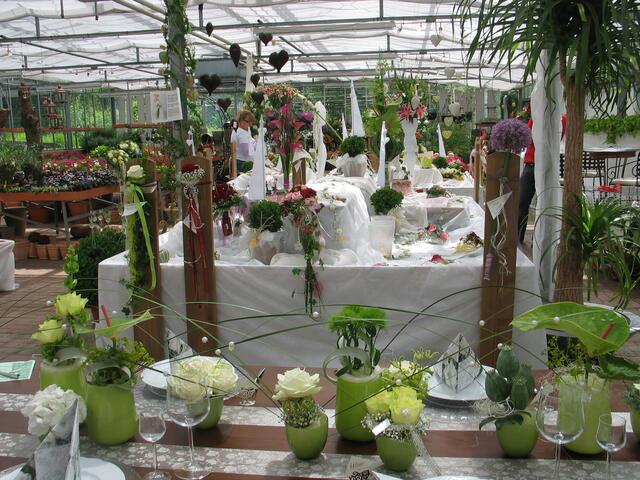 Ein Blumenmeer mit Ideen und Anregungen für die Hochzeit, aber auch andere Feste, so weit das Auge sieht