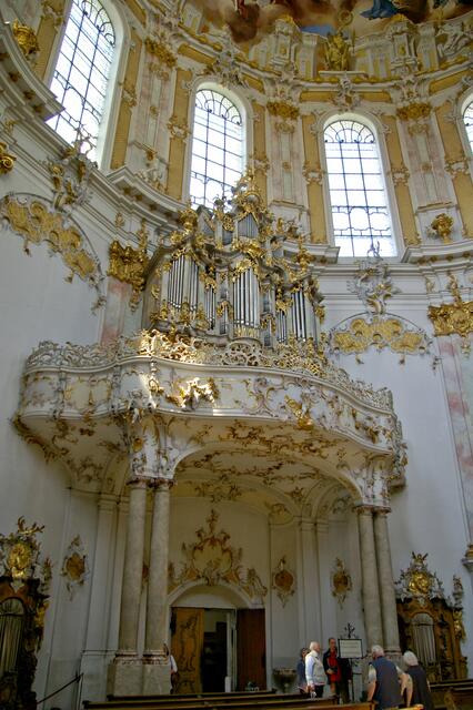 Blick zur Orgel über dem Eingang