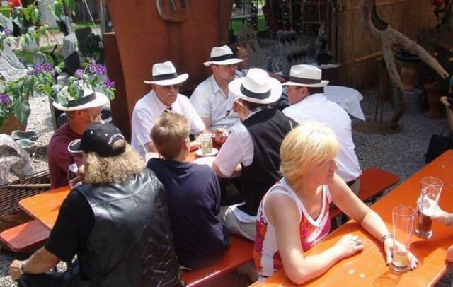 Stilvolle Jungs (Bild von Bernhard)2008 Birkenried