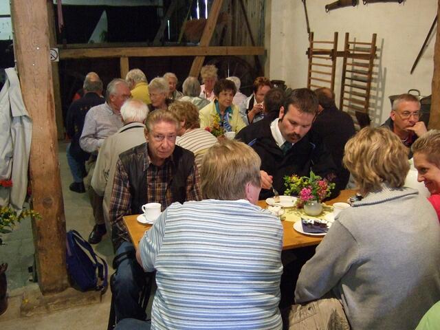 Kaffeetrinken in der Scheune