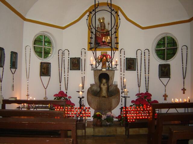 .. die vielen Lichter zeugen von regen Besuch