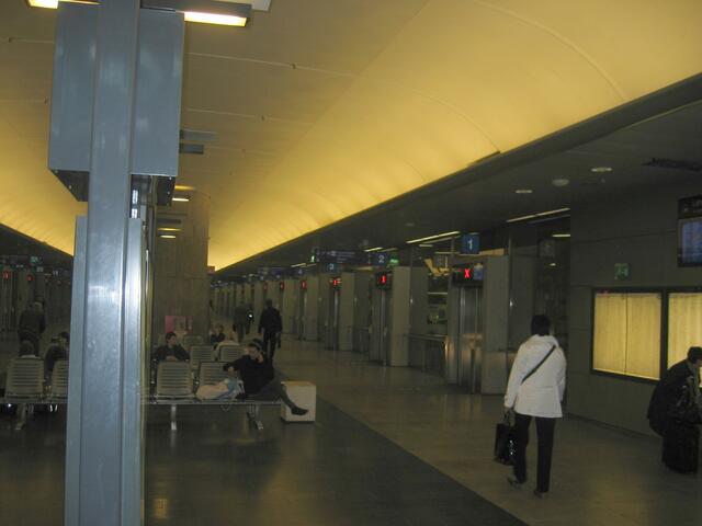 unterirdische Bushaltestelle am Kamppi in Helsinki