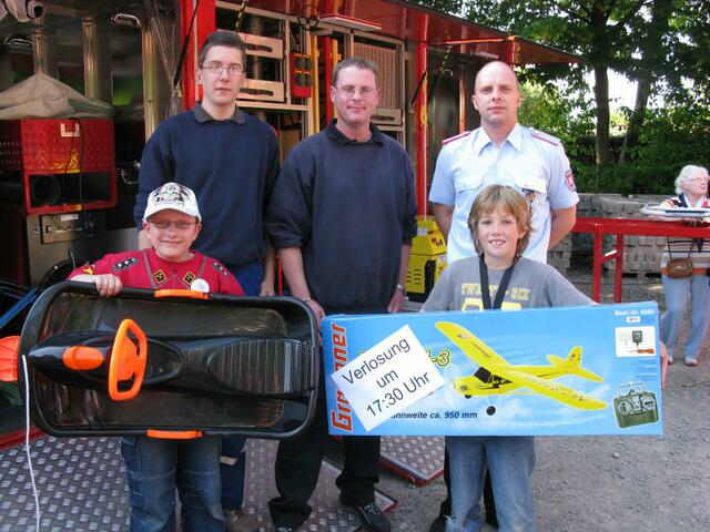 Gewinner der Preise für die Teilnahme am Kinderparcours beim Tag der offenen Tür der Freiwilligen Feuerwehr Davenstedt