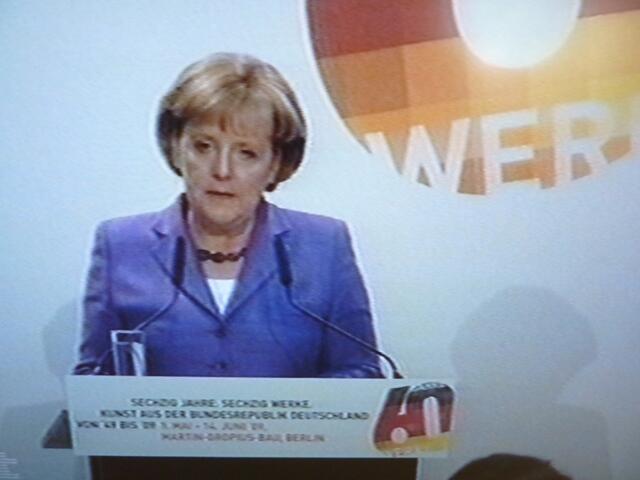 Vortrag zur Eröffnung einer Skandal-Ausstellung. Angela MERKEL macht sich bei Künstlern und Medienvertretern unbeliebt. Siehe Homepage der Kanzlerin und bundesregierung.de.
