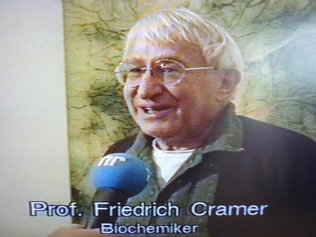 "Symmetriebrüche und Zeitbrüche" - Prof. CRAMERs Vortrag zum EST-Symposion. Anthologie-Beitrag S. 107 - 119.