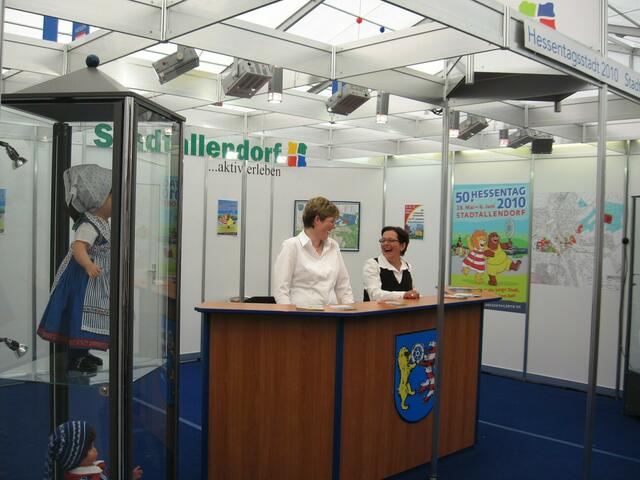 Infostand im Zelt 1 der Landesausstellung