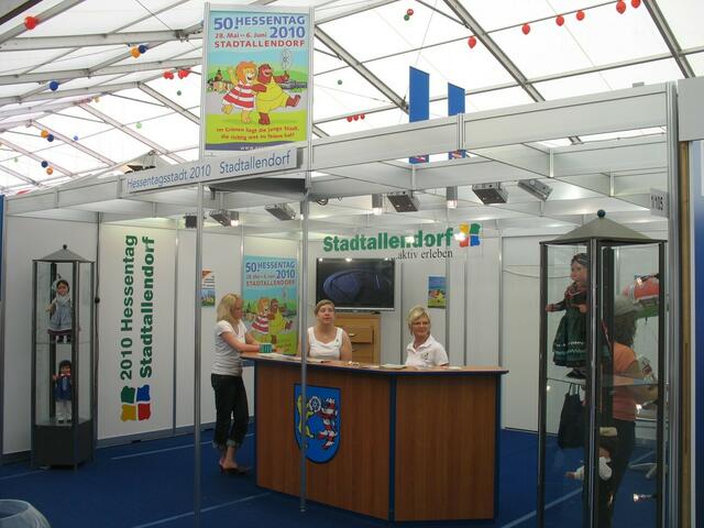 Infostand im Zelt 1 der Landesausstellung