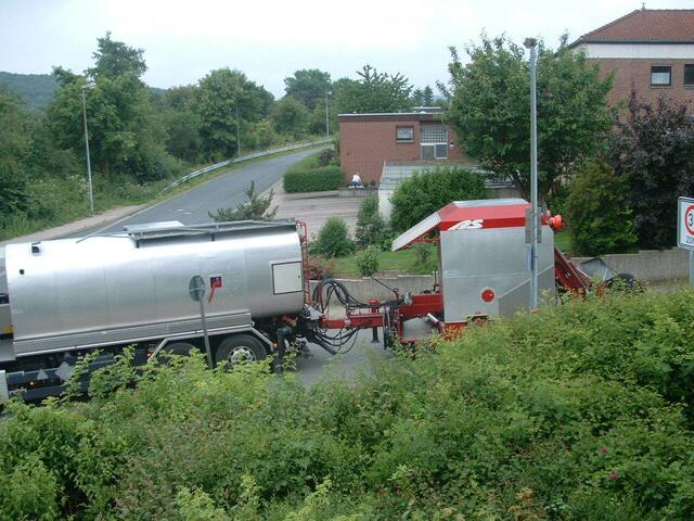 Das Streufahrzeug rückt an ....