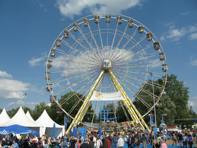 Am hr-Riesenrad wird für den Hessentag 2010 geworben