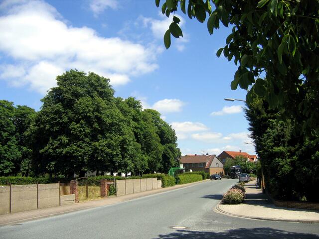 Schwichelter Str.  links  alter Friedhof