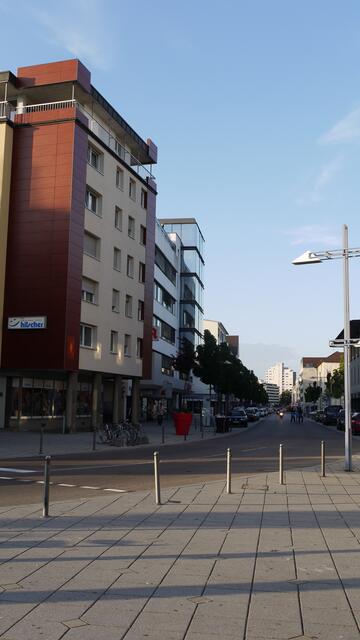 Blick vom Petrusplatz in die Augsburger Straße