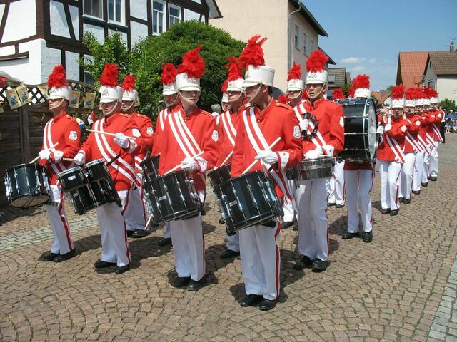 Richtig zackig kommt der Spielmannszug Werratal