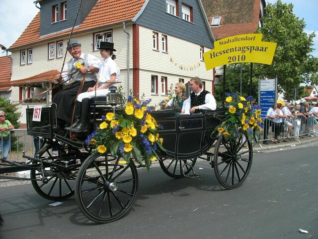 Das neue Hessentagspaar in der Kutsche