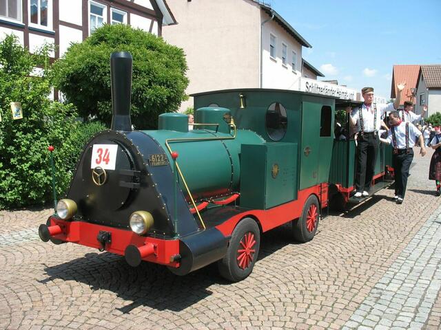 Schlitz kommt mit einer gefälschten Eisenbahn. Auf der Bahnstrecke nach Schlitz ist jetzt ein Radweg.