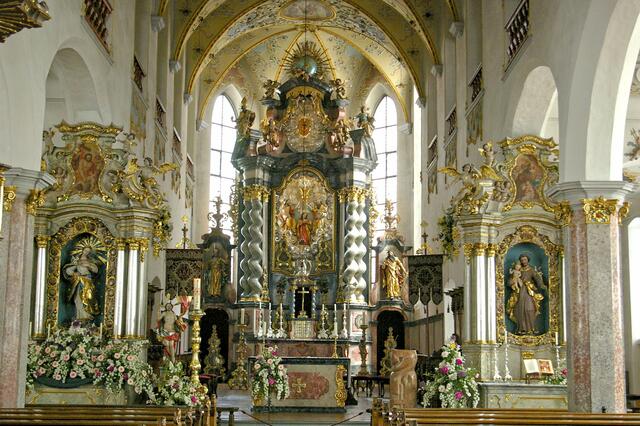 Hochaltar, um 1712 von Dominikus Zimmermann. 11 Meter hoch und 7 Meter breit