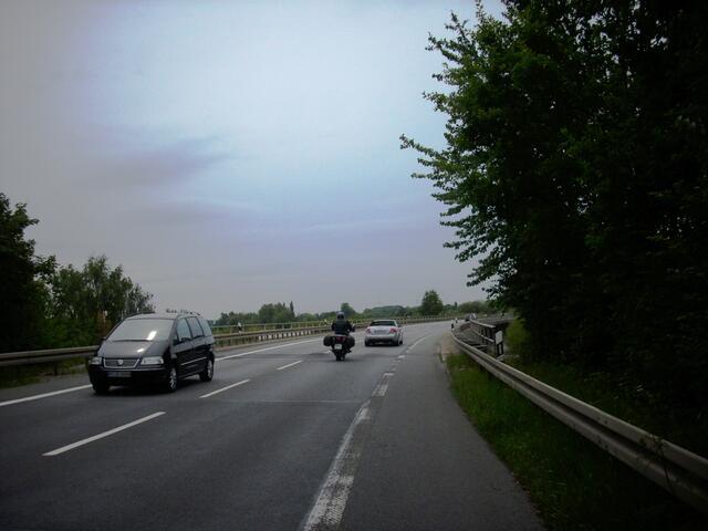 Jetzt geht es auf die Flutbrücke