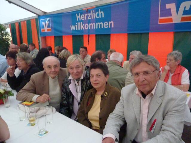 Treffen der Freunde: Bonn - Fronhausen - Gladenbach (Ehemalige Fronhäuser mit Wendela Coutourier, die den Artikel "Fronhausen - Gemeinde Europas" für die Chronik geschrieben hat.