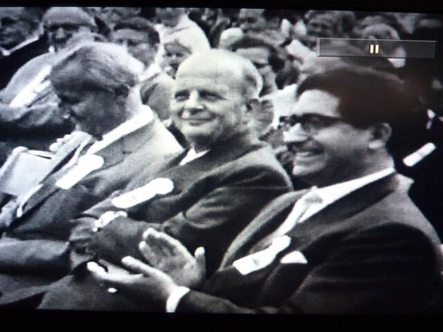 Ehrengäste Gerhard JAHN (SPF. MdB, rechts) und OB GASSMANN Marburg (Bildmitte). Aus der DVD zum Jubiläum 2009: Fronhausen 850 & 800 Jahre. Art-and-Science-Film (35 Min.). 29. August 1959.