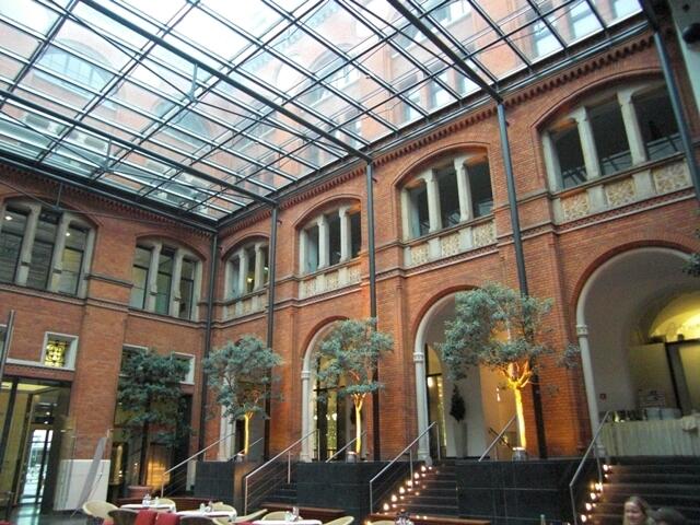 Im Atrium des Alten Rathauses - gleichzeitig der Name der Gastronomie