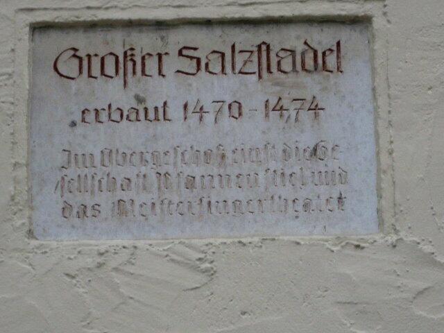 ein sehr langes Gebäude
