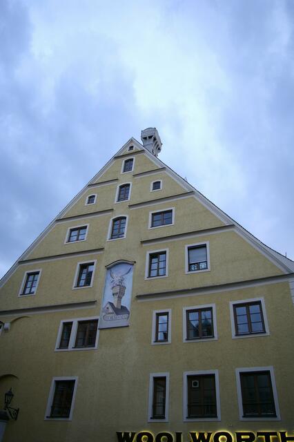 in so einem altehrwürdigen Haus moderner Handel