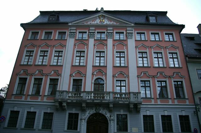 Das Palais beherbergte hochrangige Gäste. Bayerns König Ludwig I. Iogierte hier ebenso wie Kaiser Franz I. und Zar Alexander.