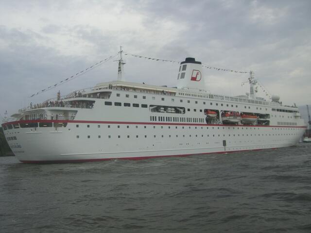 MS Deutschland nach weiter Reise