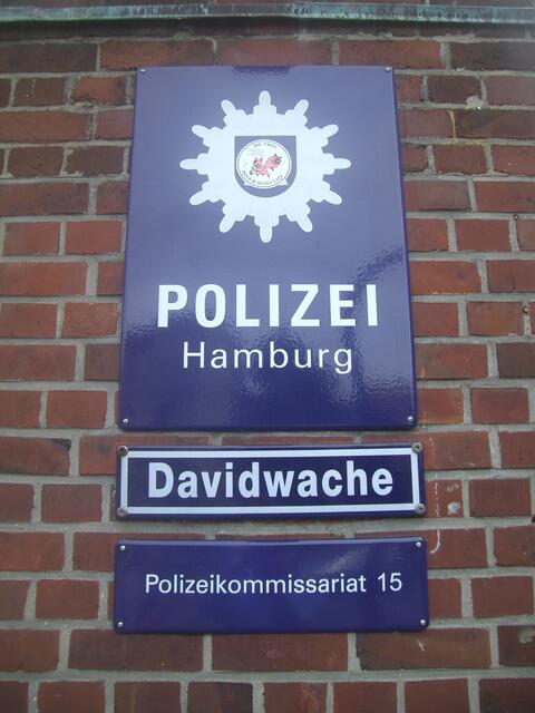 Die Polizei drückte mehrere Augen zu !
