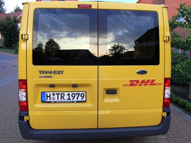 Die Fahrzeuge stehen oft vor Einfahrten