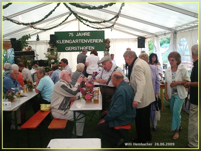 langsam füllt sich das Zelt