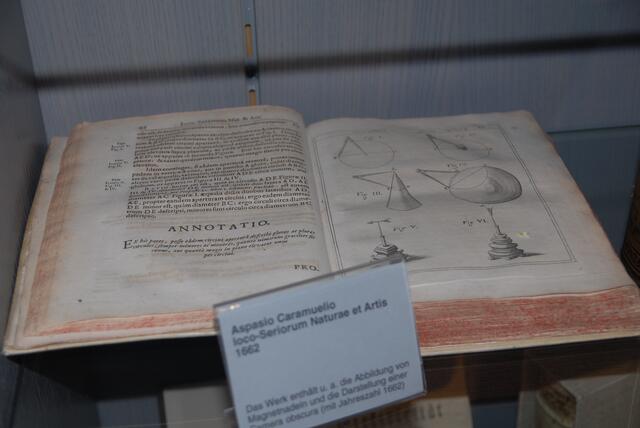 altes buch I