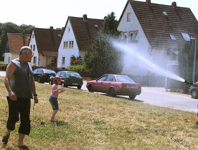 Es war sooooooo heiß - die Feuerwehr hilft!