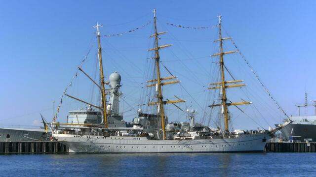Gorch Fock am Hindenburgufer