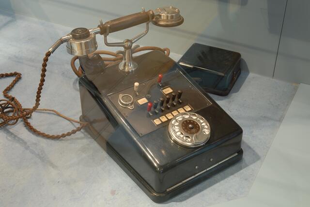 altes telefon III
