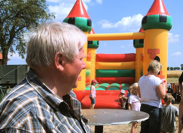 Ortsbürgermeister Hans-Friedrich Wulkopf hat den Spielplatz für Oerie gewonnen.
