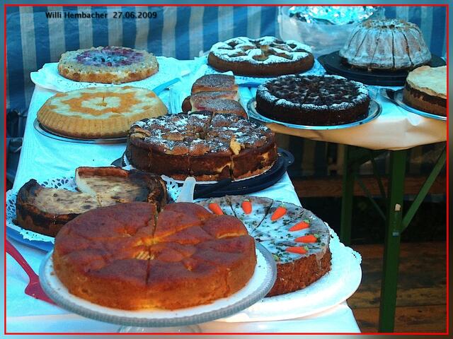 Sagenhaft über 40 erstklassige, selbstgebackene Kuchen wurden gespendet