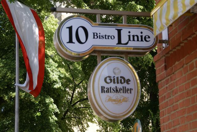 Hinweis auf die Straßenbahnlinie 10