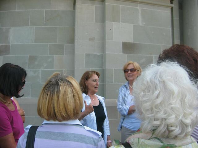 wir lauschten unserer Führerin - in der Kirche war absolutes Fotografierverbot