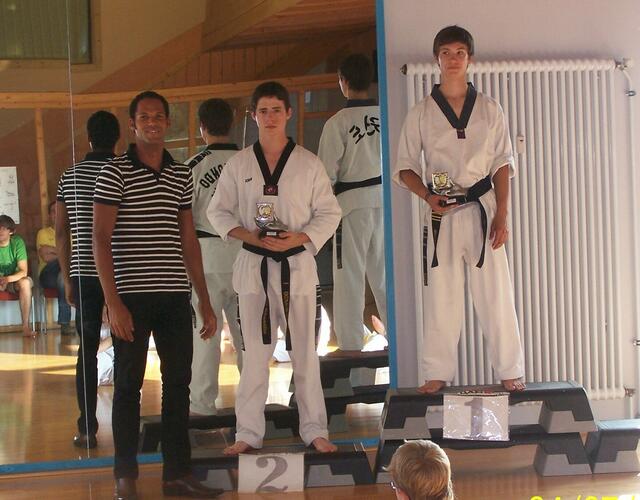 Siegerehrung durch Leo (Kategorie Formen)